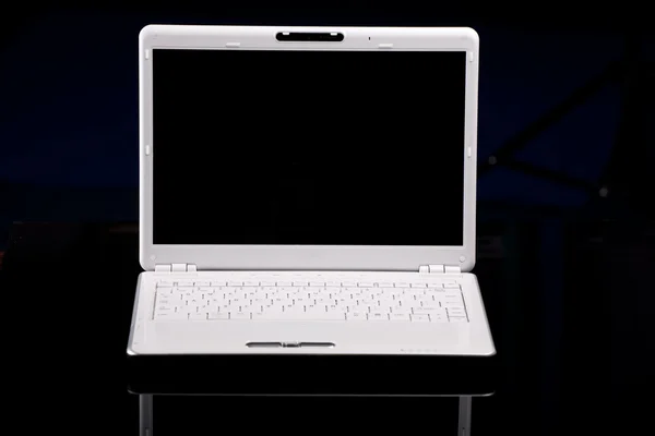 Білий сучасний ноутбук комп'ютер — стокове фото