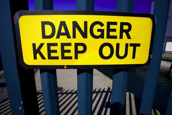 Danger keep out — Stock Photo, Image