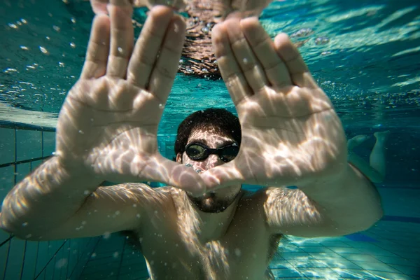 Homem subaquático — Fotografia de Stock