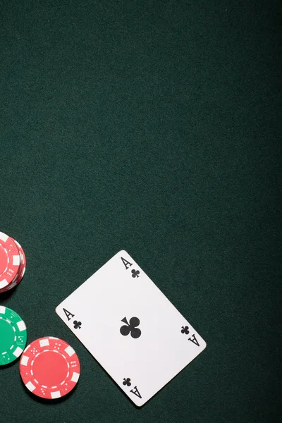 Fichas de casino e cartão ace — Fotografia de Stock