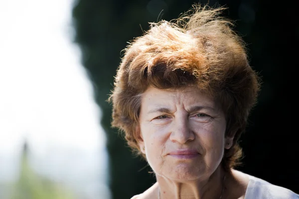 Senior eenzame vrouw — Stockfoto