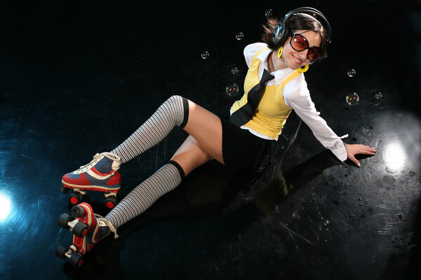 Девочка на танцполе
