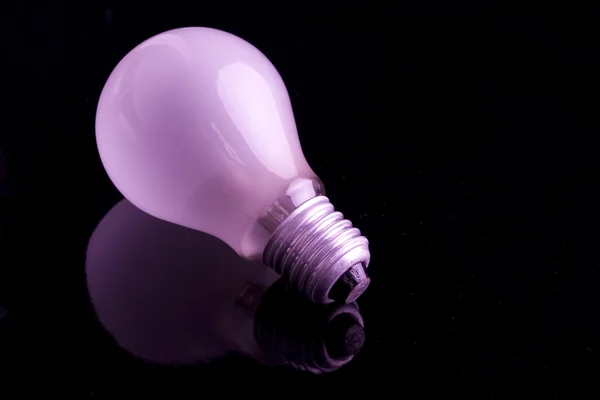 Růžový myšlenka žárovka — Stock fotografie