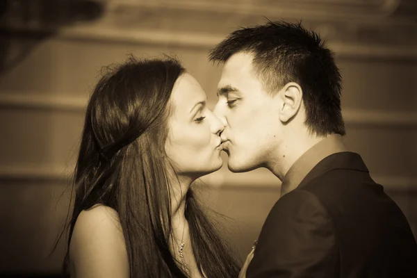 Gelin öpüşme — Stok fotoğraf