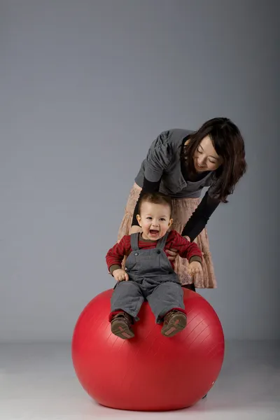 Japanese mom and son playing — Stock Photo, Image