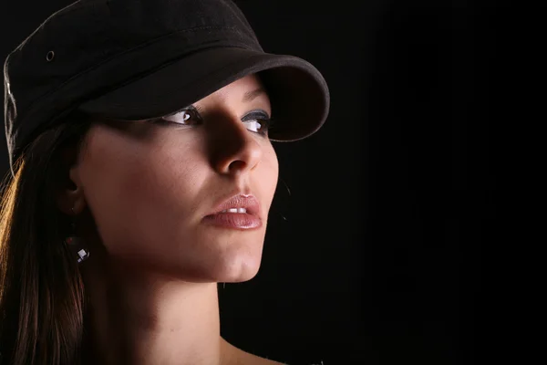 모자에 있는 여자 초상화 — 스톡 사진