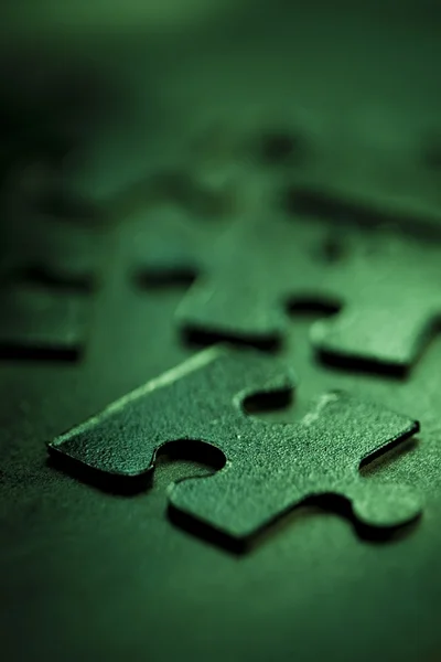 Parti di puzzle verde — Foto Stock