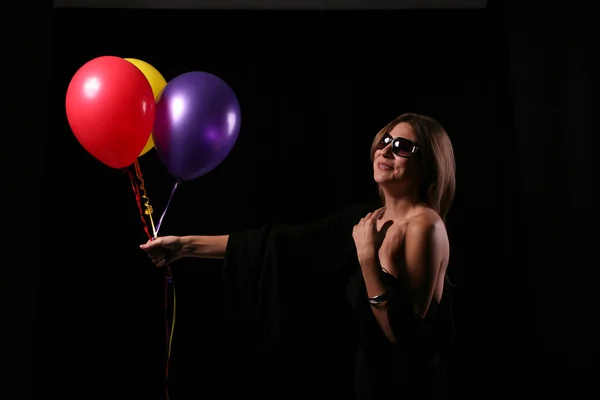 Mulher sorridente com balões — Fotografia de Stock