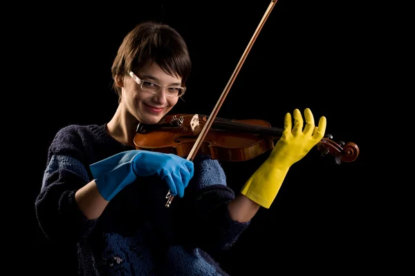 Violinist playing in gloves — Stock Photo, Image