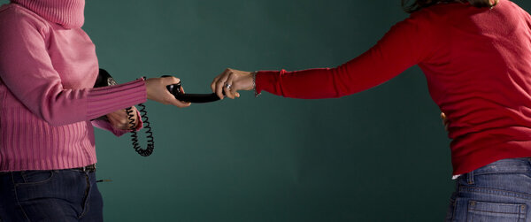 Две девушки похищают по телефону
