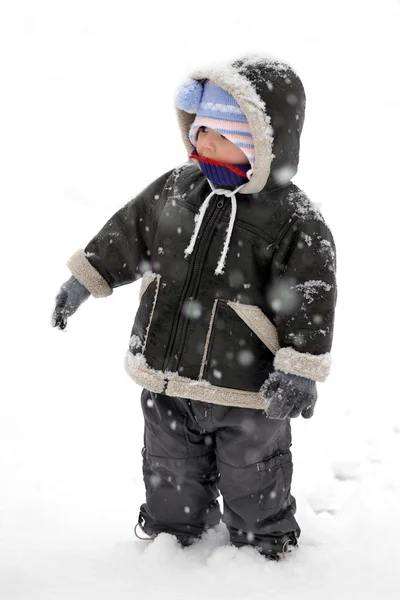 Toddler karda — Stok fotoğraf