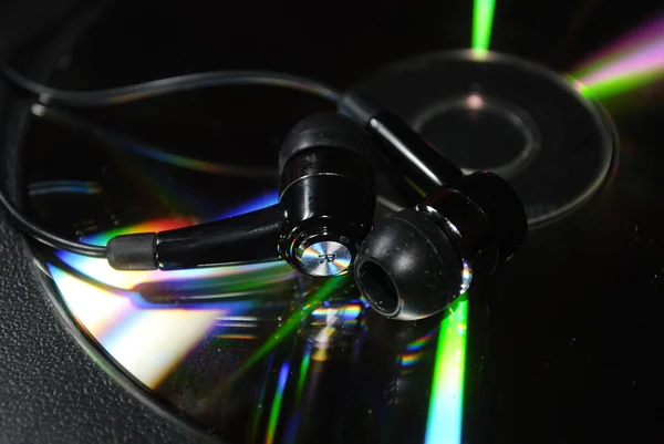 Inear sluchátka na disku CD-ROM Royalty Free Stock Obrázky