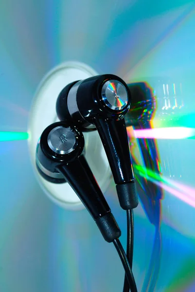 Біля навушників на компакт-диску Стокове Зображення