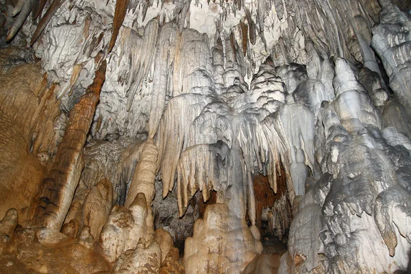 Στο μεγάλο azysh σπήλαιο. — Φωτογραφία Αρχείου