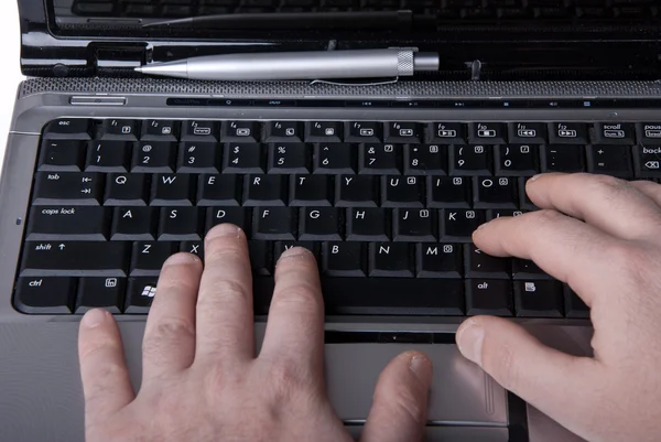 Hands, pen & keyboard. — Stock Photo, Image