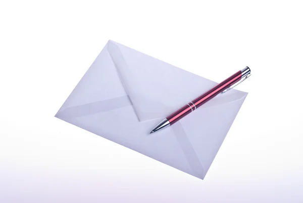 Envelope e caneta . — Fotografia de Stock
