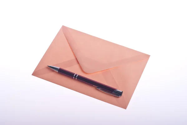 Envelope e caneta . — Fotografia de Stock