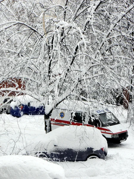 stock image Ambulance rides through snowdrifts