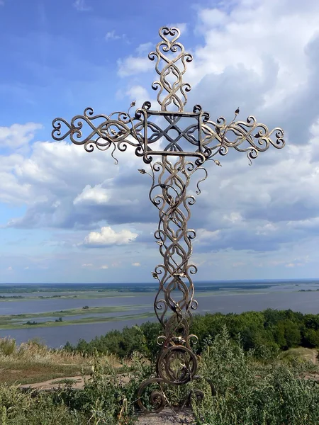 Ett kors är på berget — Stockfoto