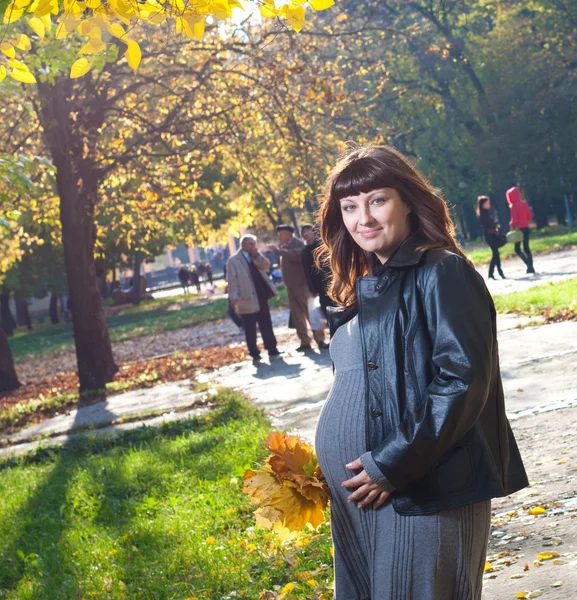 Pregnant women in autumn park — Stock Photo, Image