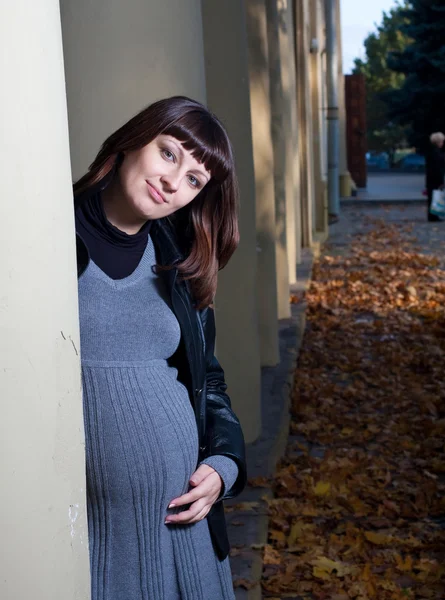 Pregnant women in autumn park — Stock Photo, Image