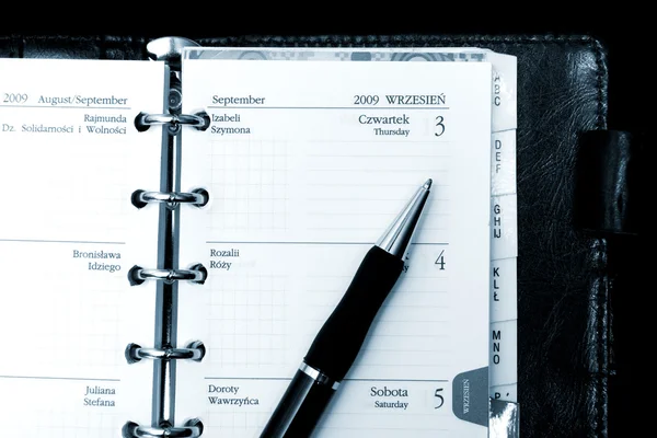 Caderno, calendário e caneta — Fotografia de Stock