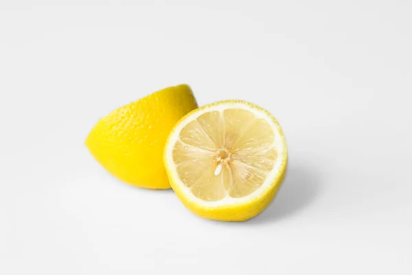Limão e citrinos isolados — Fotografia de Stock