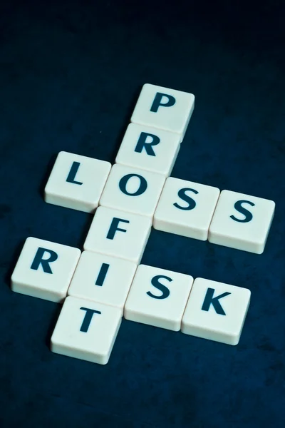 Profit, perda e risco palavras cruzadas — Fotografia de Stock