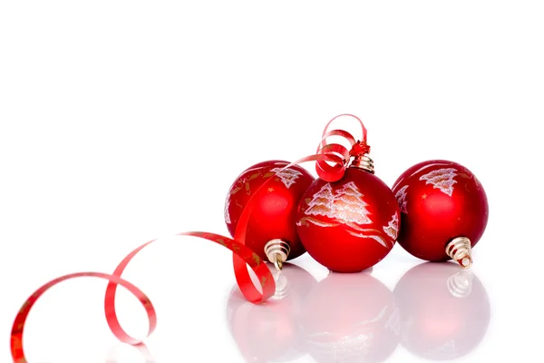Rode ballen - decoratie van Kerstmis — Stockfoto