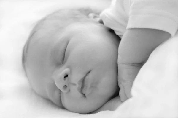 Söt baby sover — Stockfoto