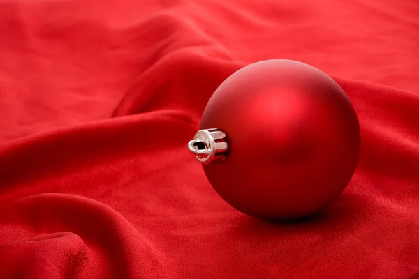 Palla rossa - Decorazione natalizia — Foto Stock