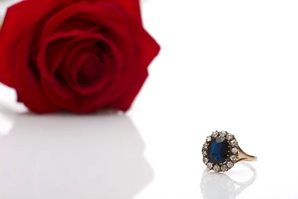 Zlatý prsten s brilianty Royalty Free Stock Obrázky