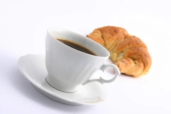 Круассан, чашку кофе — стоковое фото