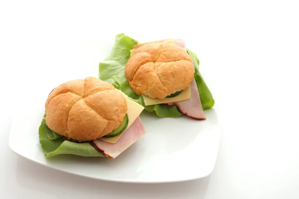 Sanduíches com presunto e legumes — Fotografia de Stock