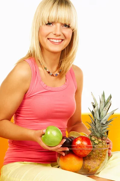 Szczęśliwe kobiety z owocami — Zdjęcie stockowe