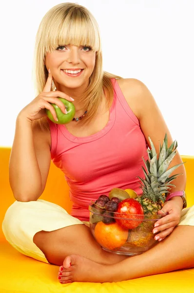 Meyve ile mutlu kadın — Stok fotoğraf