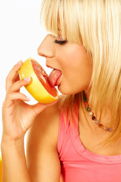 Boldog nő gyümölccsel — Stock Fotó