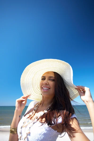 Beautiful Woman at seaside — Stock Photo, Image