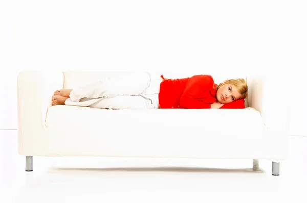 Жінок на дивані — стокове фото
