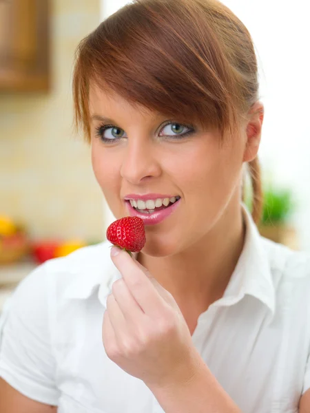 Woman in Kitchen — Stock Photo, Image