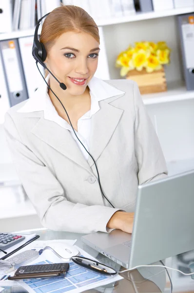 Business Woman in Office — Stock Photo, Image