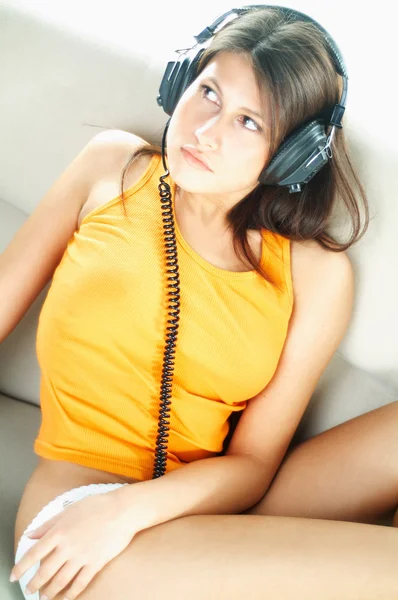 Sexy Mädchen mit Kopfhörern — Stockfoto