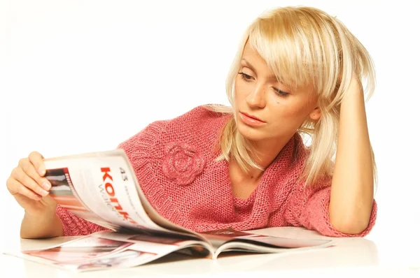 Women reading magazine — Stock Photo, Image