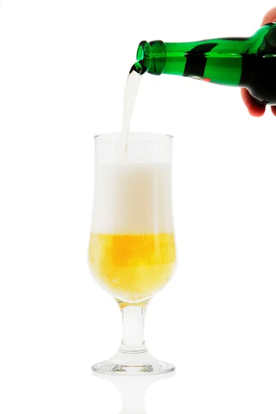 Bicchiere di birra con bottiglia — Foto Stock