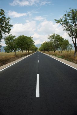 güzel bir gökyüzü olan Bulgar yol