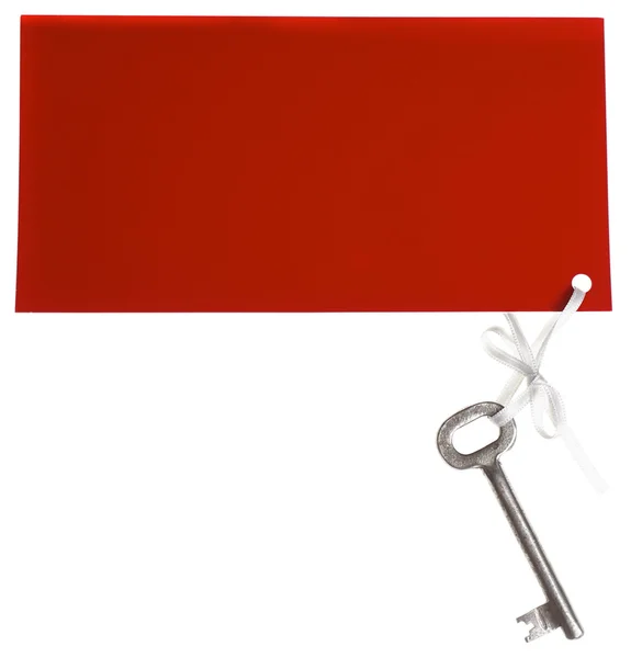 Oude sleutel met rood label — Stockfoto