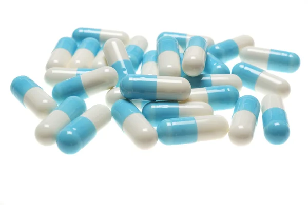 Pílulas azuis no fundo branco — Fotografia de Stock