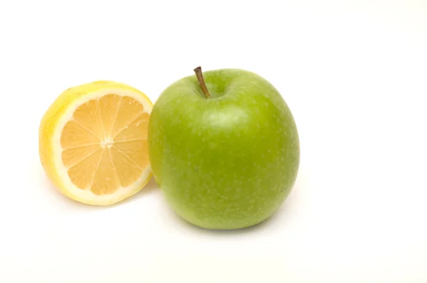 Сочный лимон и зеленое яблоко Лицензионные Стоковые Изображения