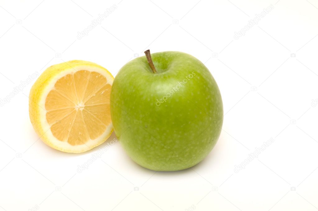 Juicy lemon and green apple