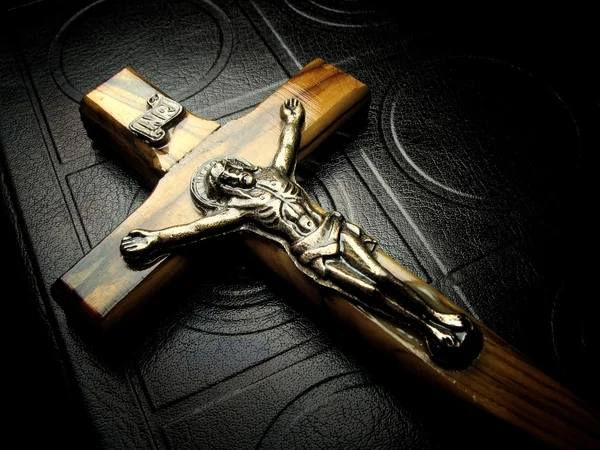 stock image The bible and crucifix